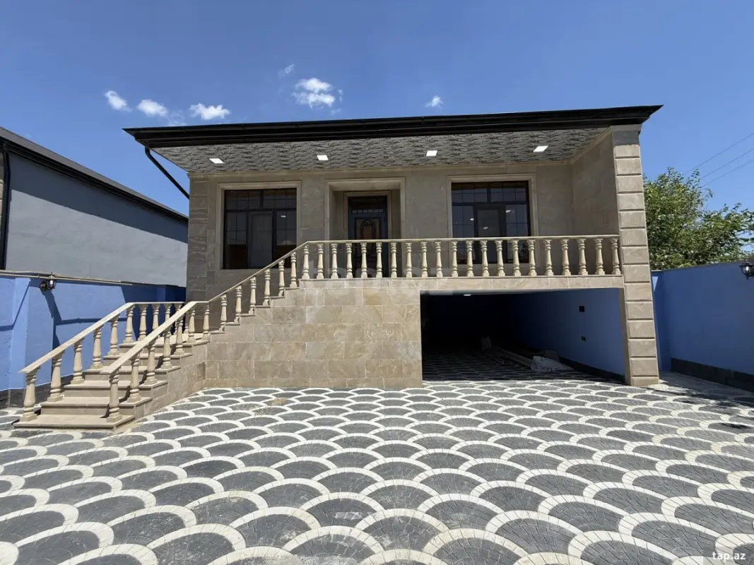 Satılır 5 otaqlı həyət evi 300 m²