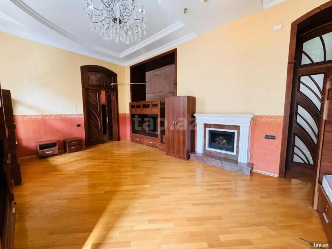 Satılır 7 otaqlı mənzil 450 m²