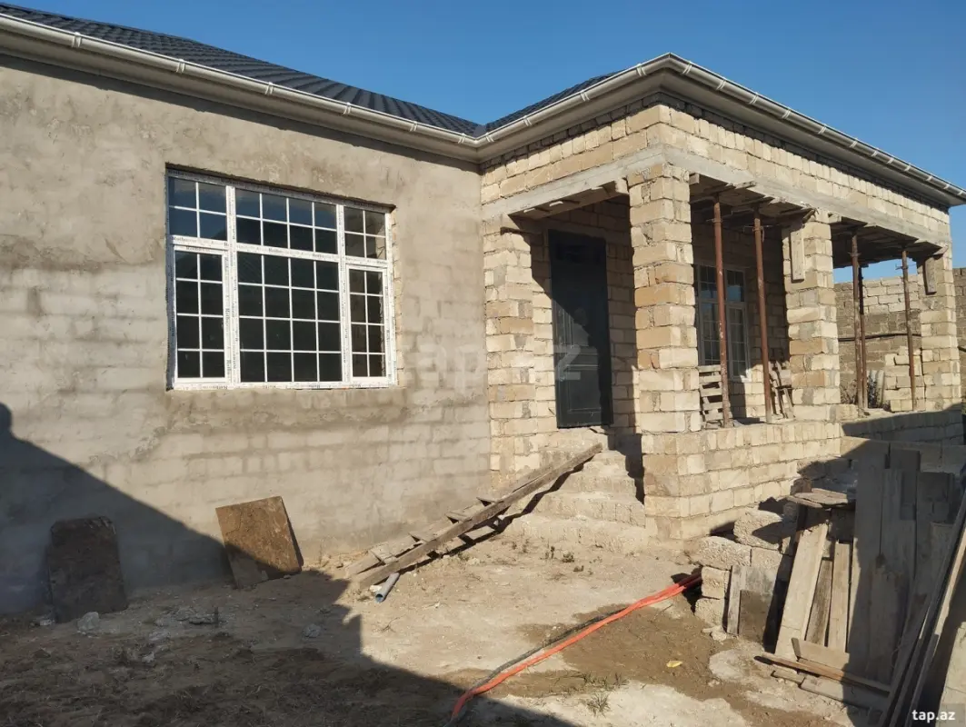 Satılır 4 otaqlı həyət evi 105 m²