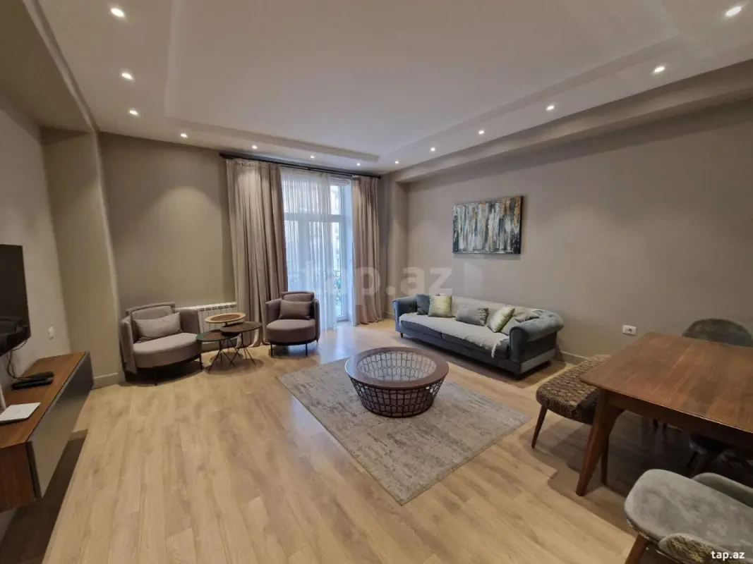 Kirayə verilir 4 otaqlı yeni tikili 180 m²