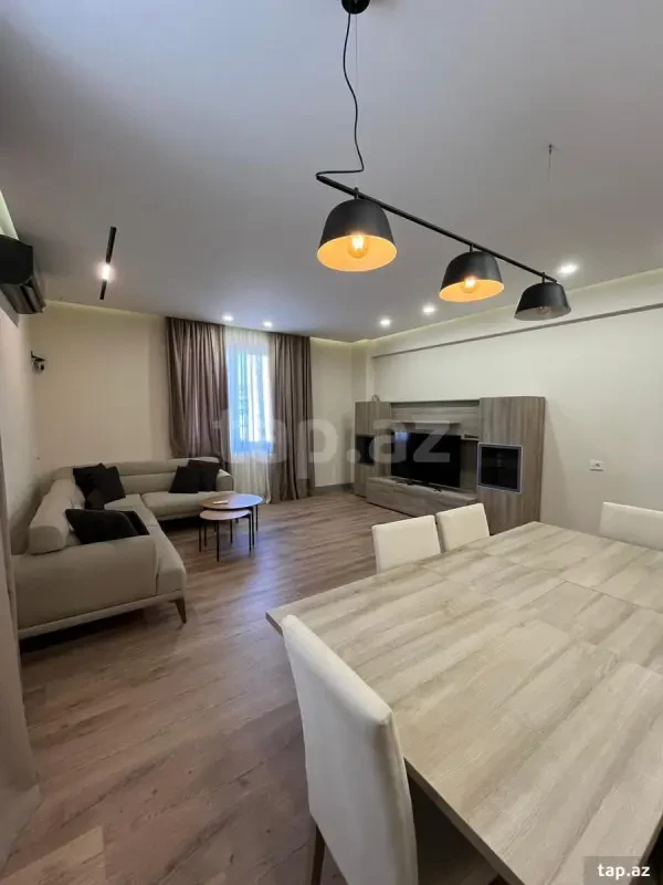 Kirayə verilir 4 otaqlı yeni tikili 200 m²