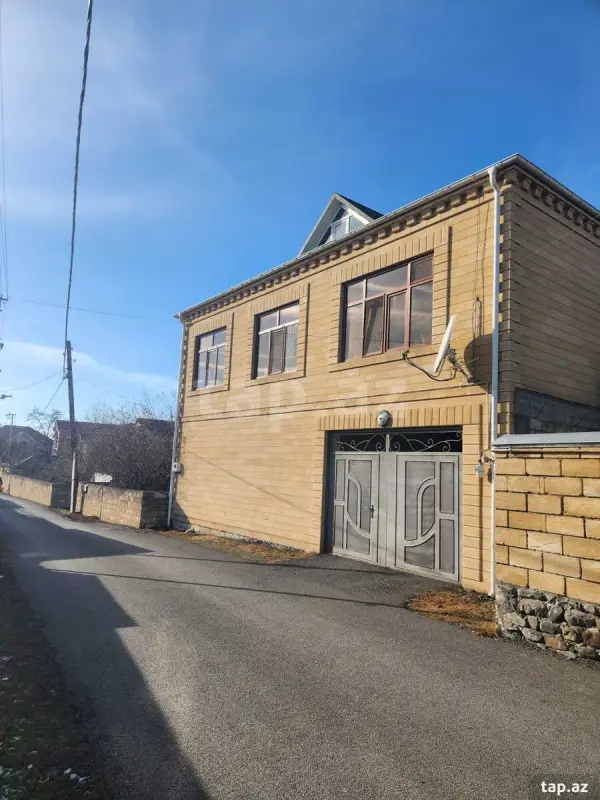 Satılır 6 otaqlı həyət evi 250 m²