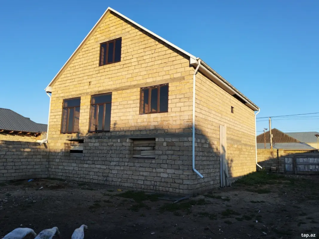 Satılır 3 otaqlı həyət evi 400 m²