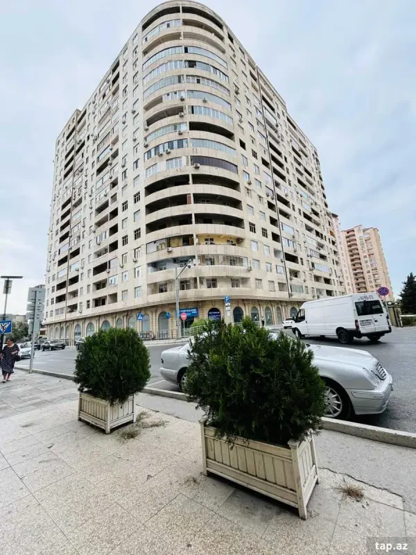 Satılır 4 otaqlı yeni tikili 210 m²
