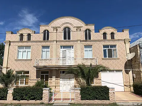 Satılır 10 otaqlı həyət evi 403 m² — Gəncə 10 otaq 403.00 m²