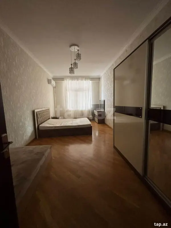 Kirayə verilir 3 otaqlı yeni tikili 170 m²