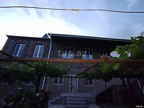 Kirayə verilir 4 otaqlı həyət evi 100 m² — Qax 4 otaq 100.00 m²