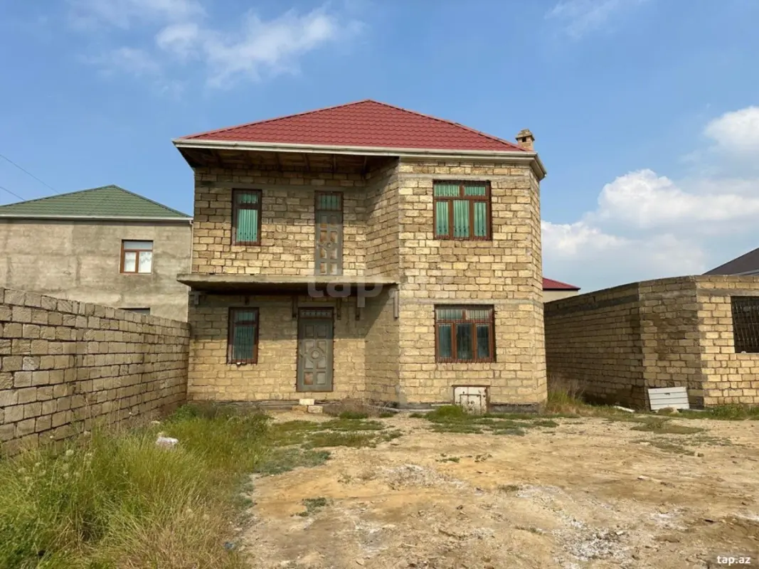 Satılır 6 otaqlı həyət evi 200 m²