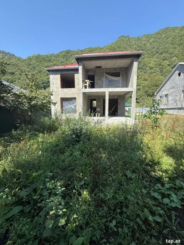 Satılır 6 otaqlı həyət evi 300 m²