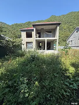 Satılır 6 otaqlı həyət evi 300 m² — Qax 6 otaq 300.00 m²
