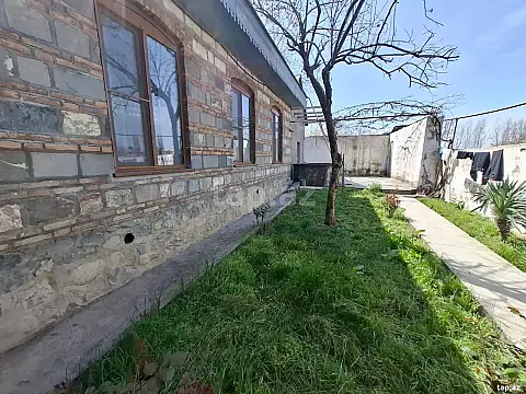 Satılır 8 otaqlı həyət evi 180 m² — Şəki 8 otaq 180.00 m²