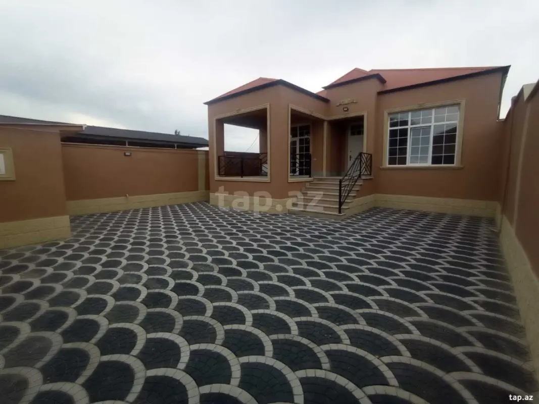 Satılır 4 otaqlı həyət evi 140 m²