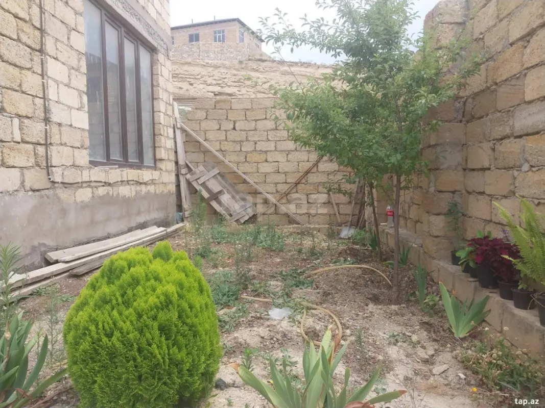 Satılır 5 otaqlı həyət evi 220 m²