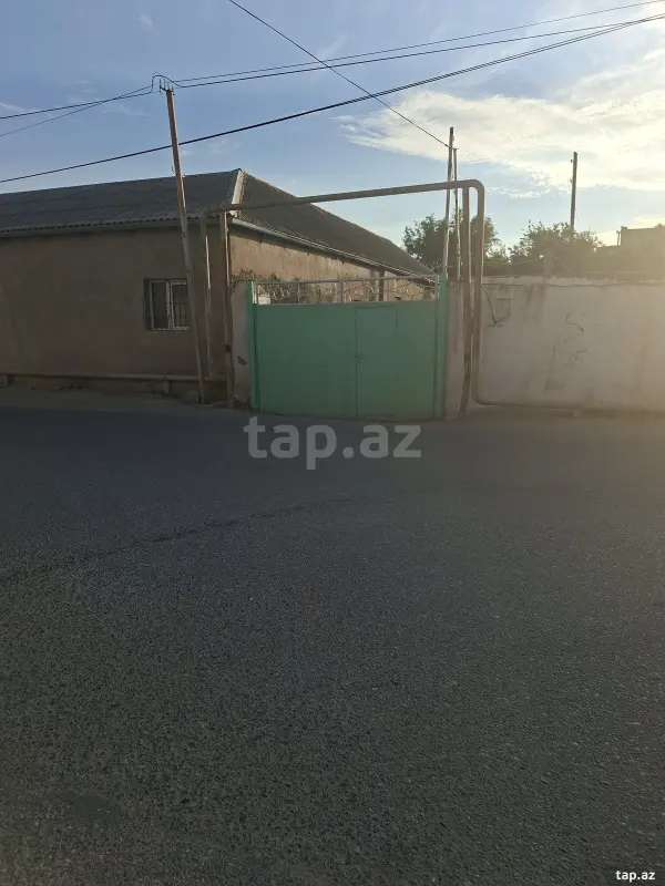 Satılır 6 otaqlı həyət evi 200 m²