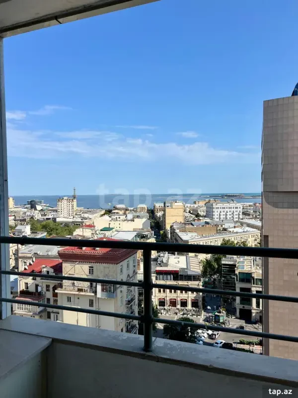 Kirayə verilir 4 otaqlı yeni tikili 215 m²
