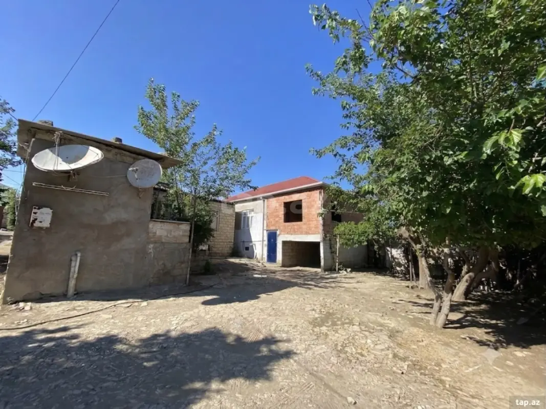 Satılır 9 otaqlı həyət evi 120 m²