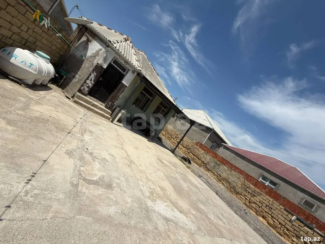 Satılır 4 otaqlı həyət evi 100 m²