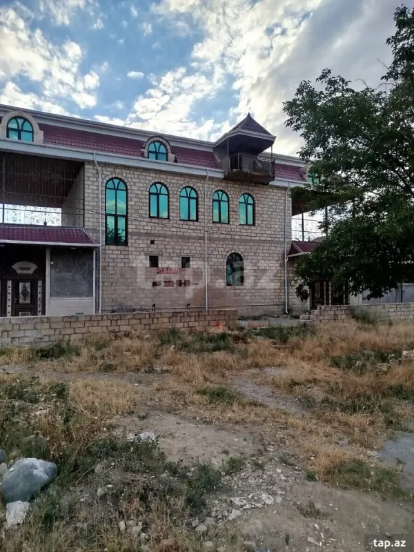 Satılır 7 otaqlı həyət evi 200 m²