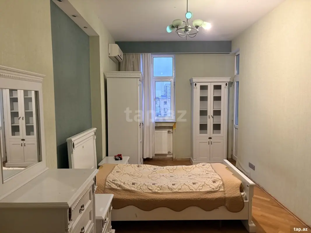 Kirayə verilir 5 otaqlı yeni tikili 240 m²
