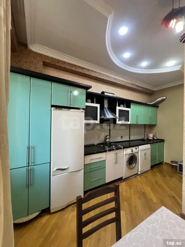 Kirayə verilir 3 otaqlı yeni tikili 130 m²