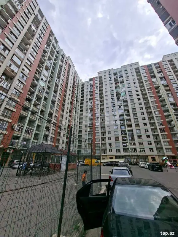 Satılır 3 otaqlı yeni tikili 125 m²