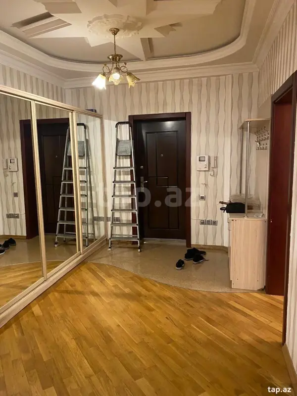 Kirayə verilir 3 otaqlı yeni tikili 135 m²