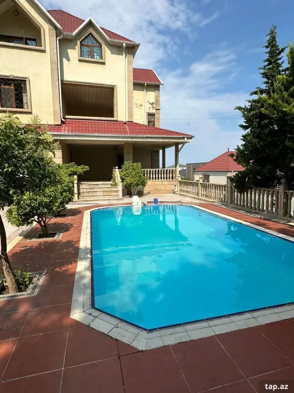 Kirayə verilir 7 otaqlı həyət evi 450 m²
