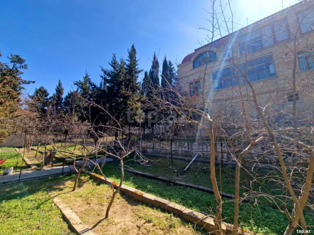 Kirayə verilir 9 otaqlı həyət evi 400 m²