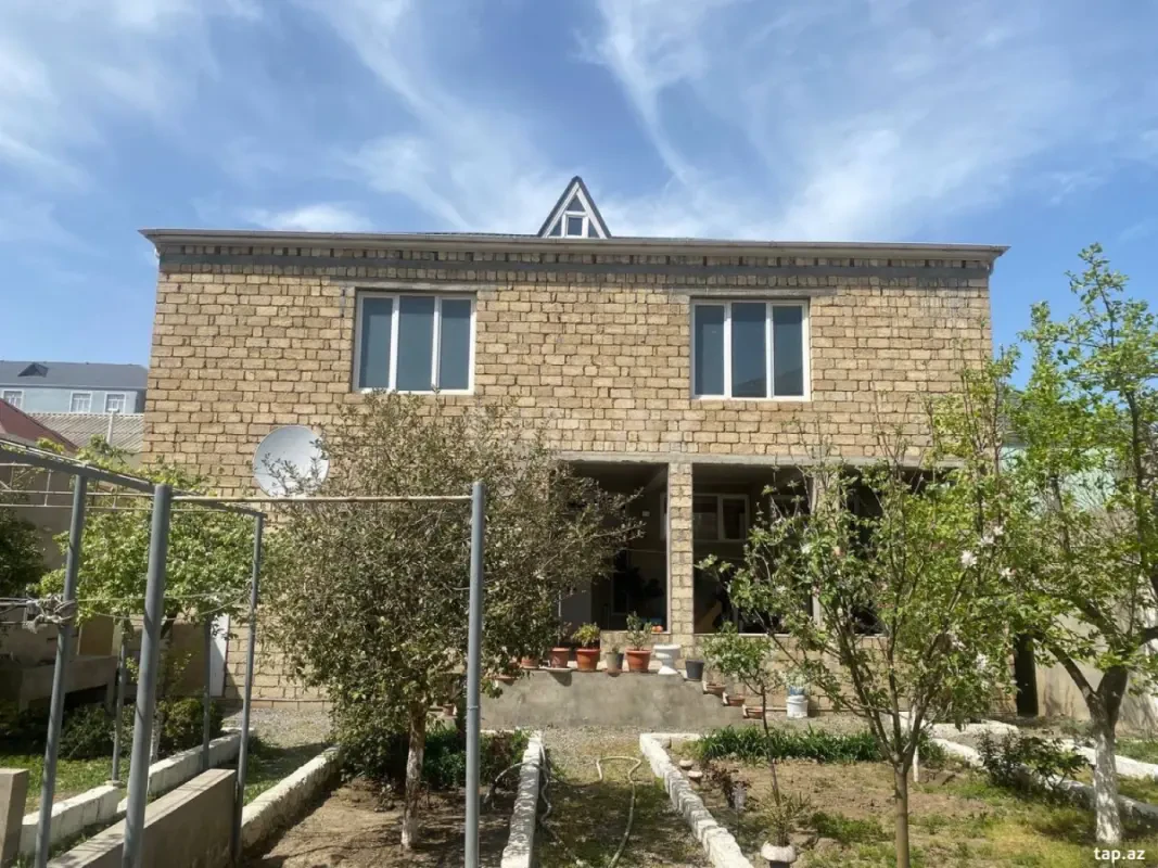 Satılır 5 otaqlı həyət evi 261 m²