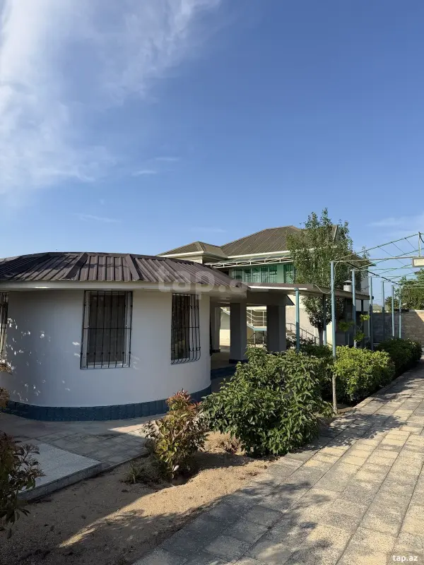 Satılır 6 otaqlı həyət evi 2000 m²