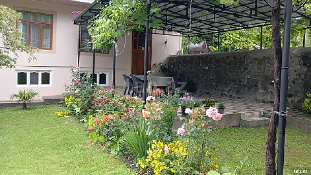 Kirayə verilir 4 otaqlı həyət evi 120 m² — Qax 4 otaq 120.00 m²