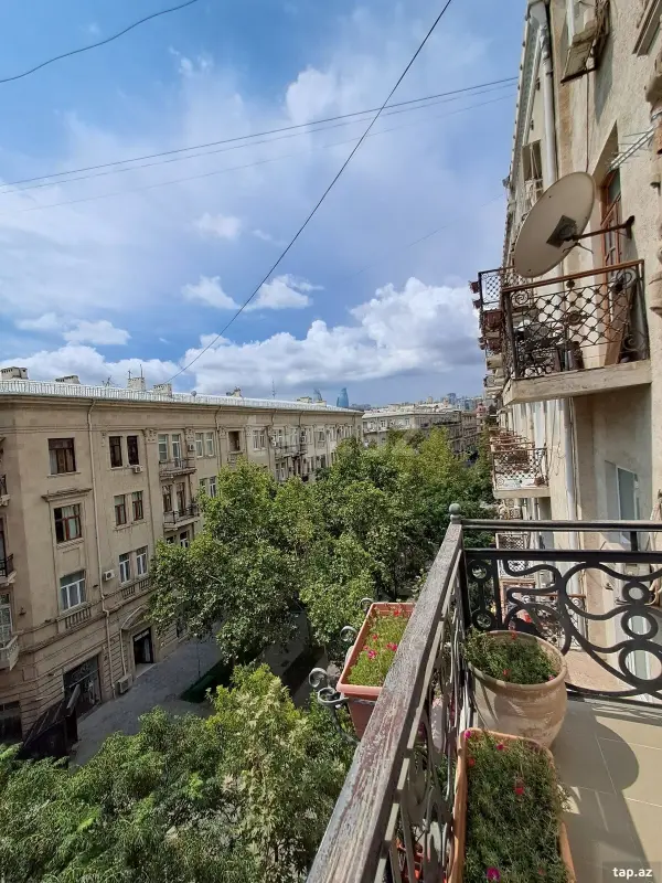 Kirayə verilir 5 otaqlı mənzil 160 m²
