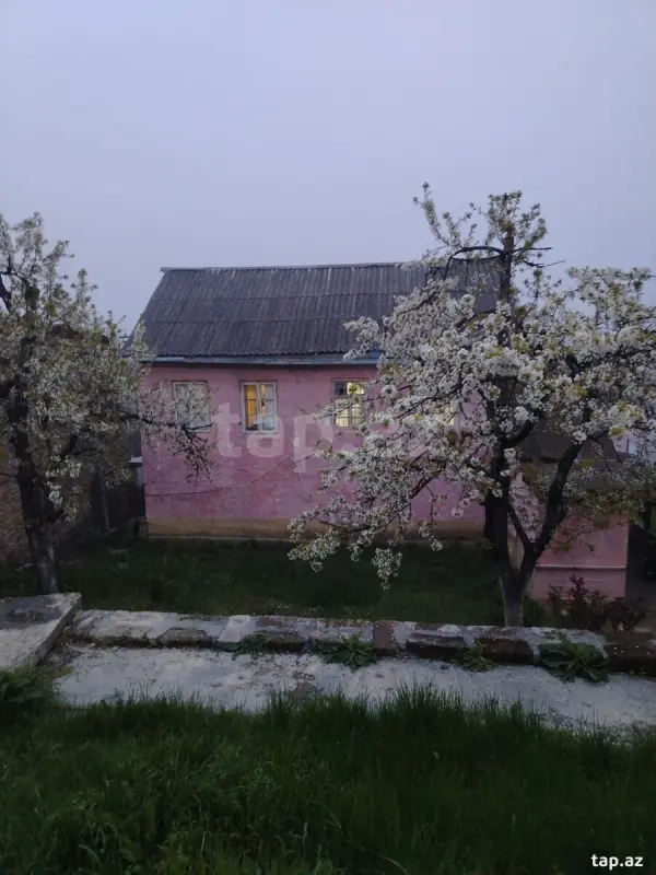 Satılır 4 otaqlı həyət evi 200 m²