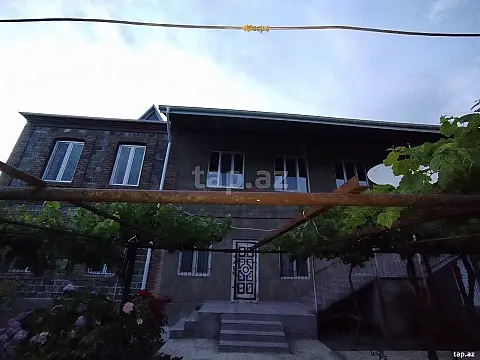 Kirayə verilir 2 otaqlı həyət evi 100 m² — Qax 2 otaq 100.00 m²