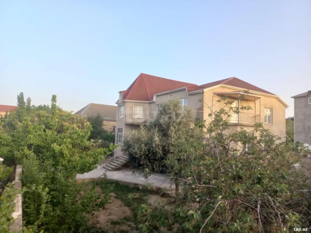 Satılır 5 otaqlı həyət evi 200 m²