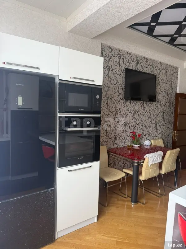 Kirayə verilir 3 otaqlı yeni tikili 132 m²