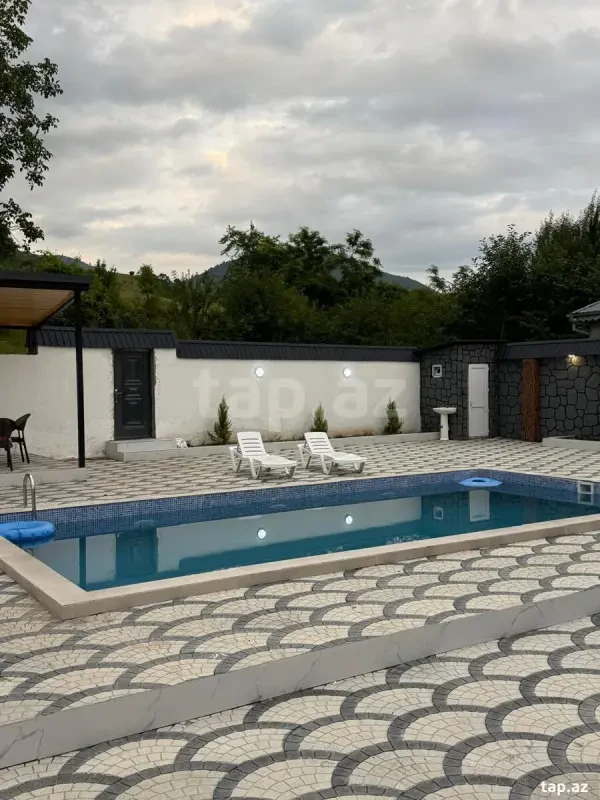 Kirayə verilir 6 otaqlı həyət evi 180 m²