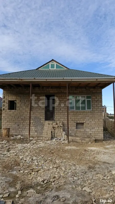 Satılır 4 otaqlı həyət evi 200 m²