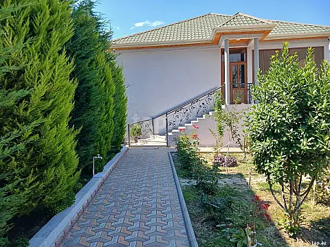 Satılır 8 otaqlı həyət evi 350 m² — Bakı 8 otaq 350.00 m²