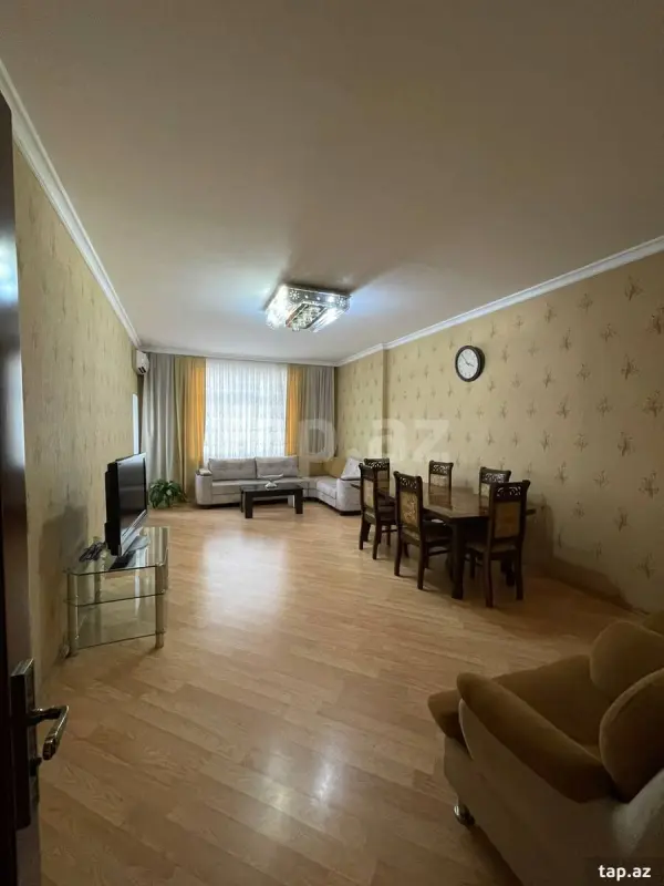 Kirayə verilir 3 otaqlı yeni tikili 140 m²