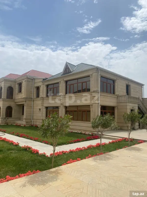 Kirayə verilir 8 otaqlı həyət evi 500 m²