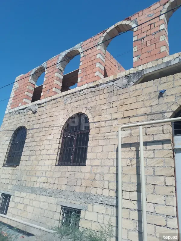 Satılır 6 otaqlı həyət evi 240 m²
