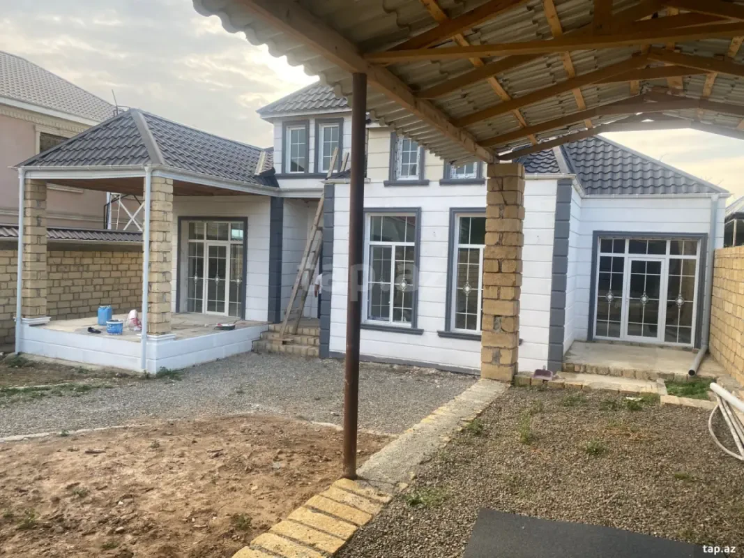 Satılır 6 otaqlı həyət evi 254 m²