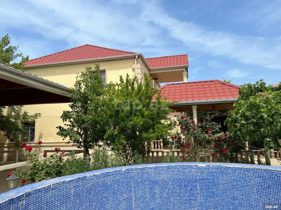 Satılır 6 otaqlı həyət evi 250 m²