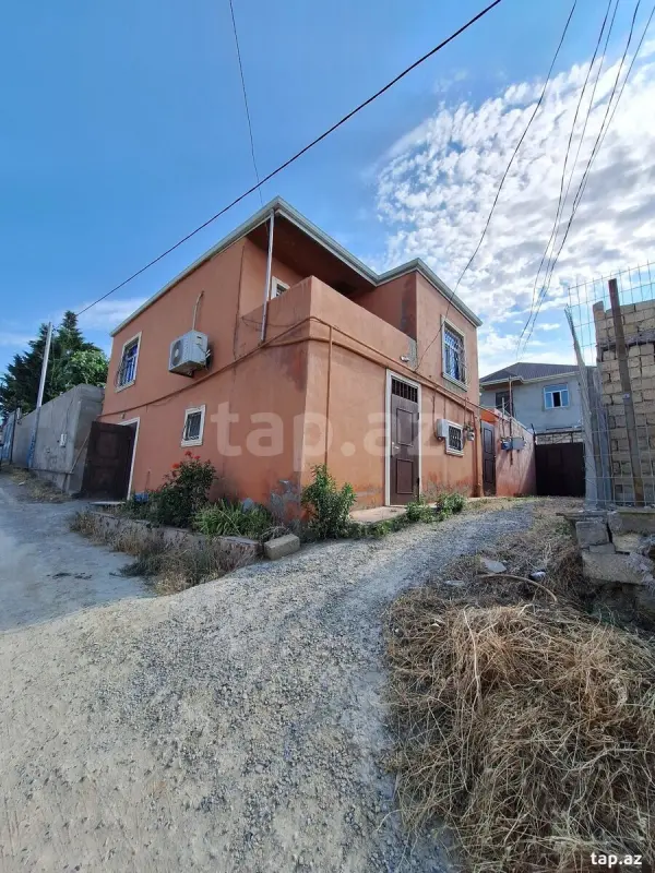 Satılır 4 otaqlı həyət evi 100 m²