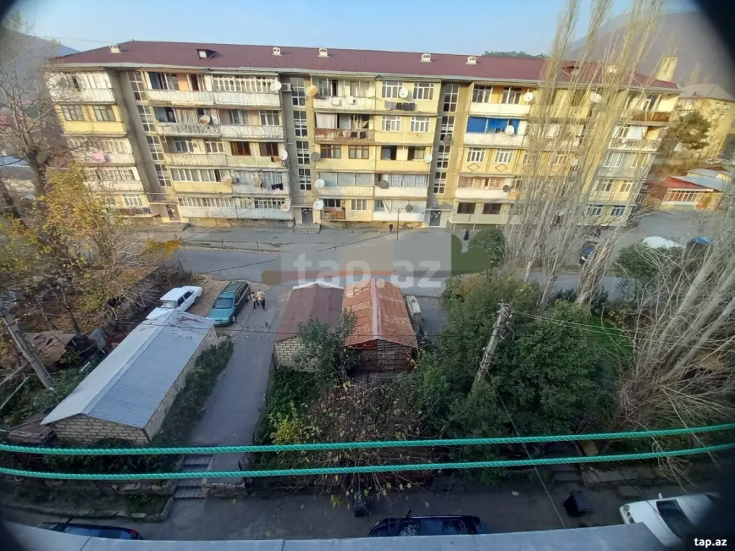 Satılır 4 otaqlı mənzil 105 m²