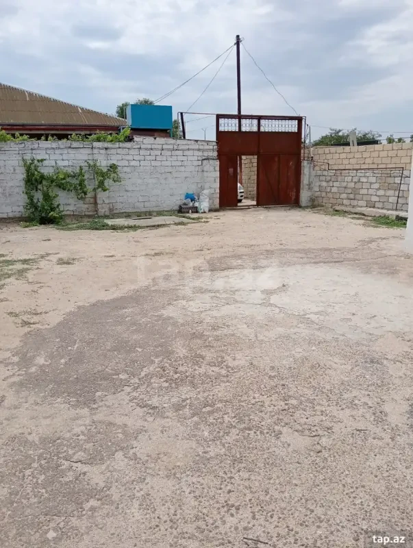 Satılır 11 otaqlı həyət evi 465 m²
