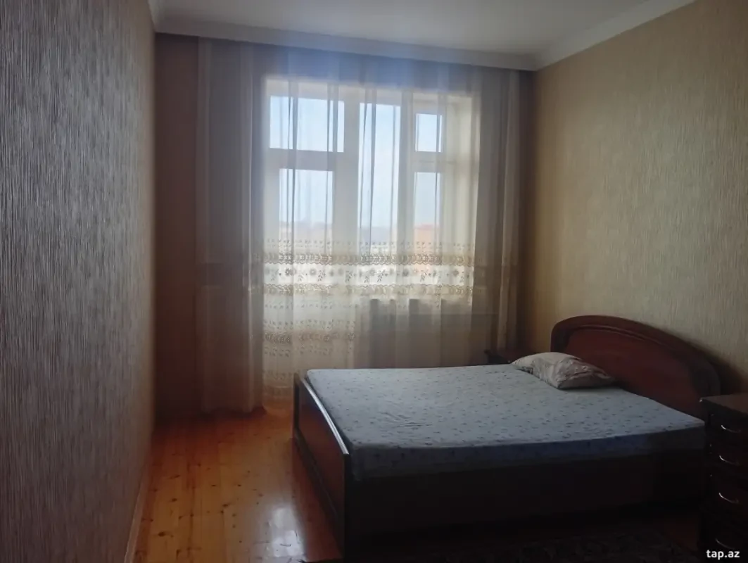 Kirayə verilir 3 otaqlı yeni tikili 130 m²