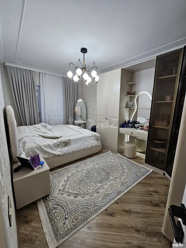 Satılır 4 otaqlı mənzil 120 m²