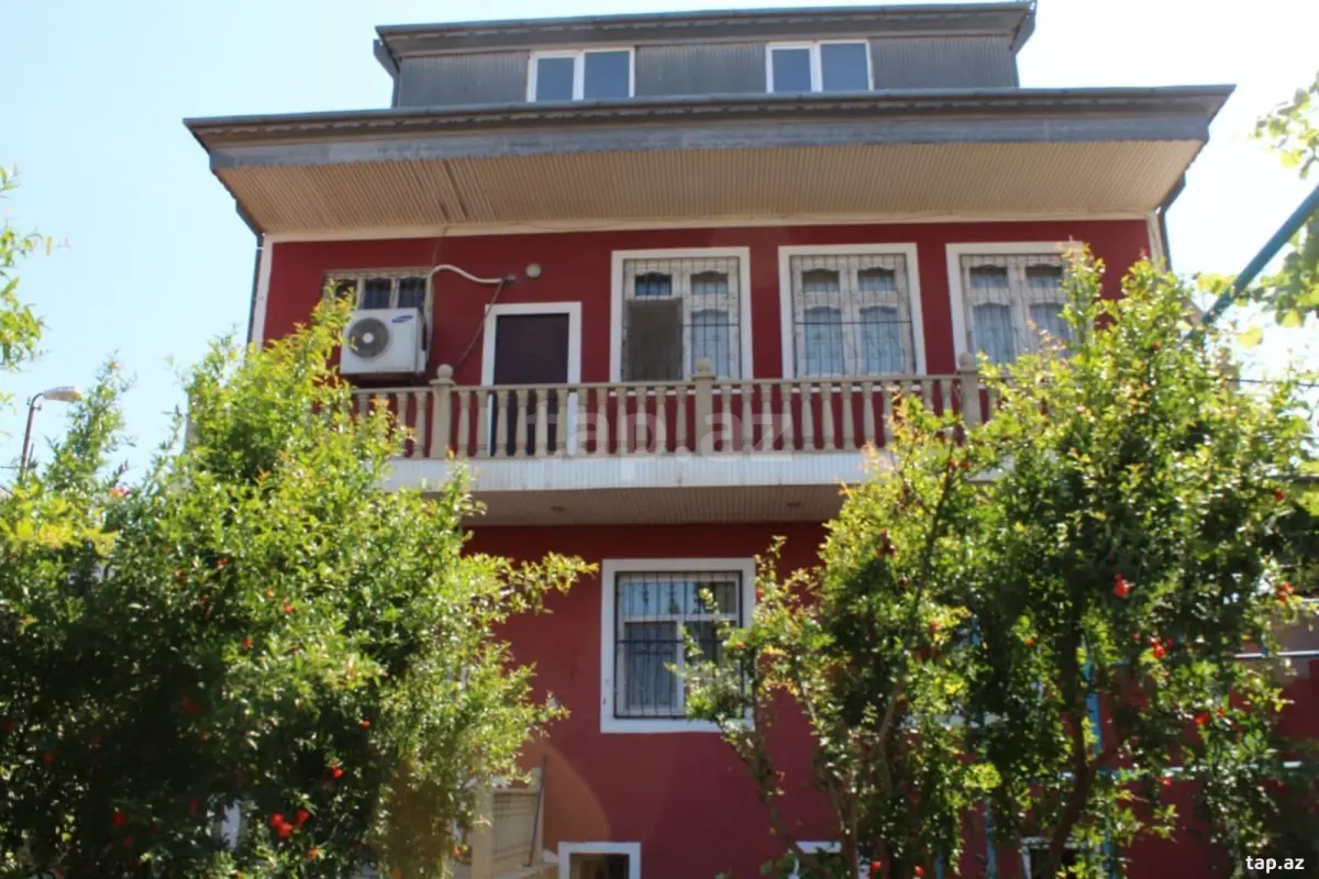 Satılır 6 otaqlı həyət evi 420 m²